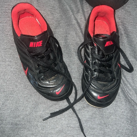 Nike cleats - Picture 2 of 3